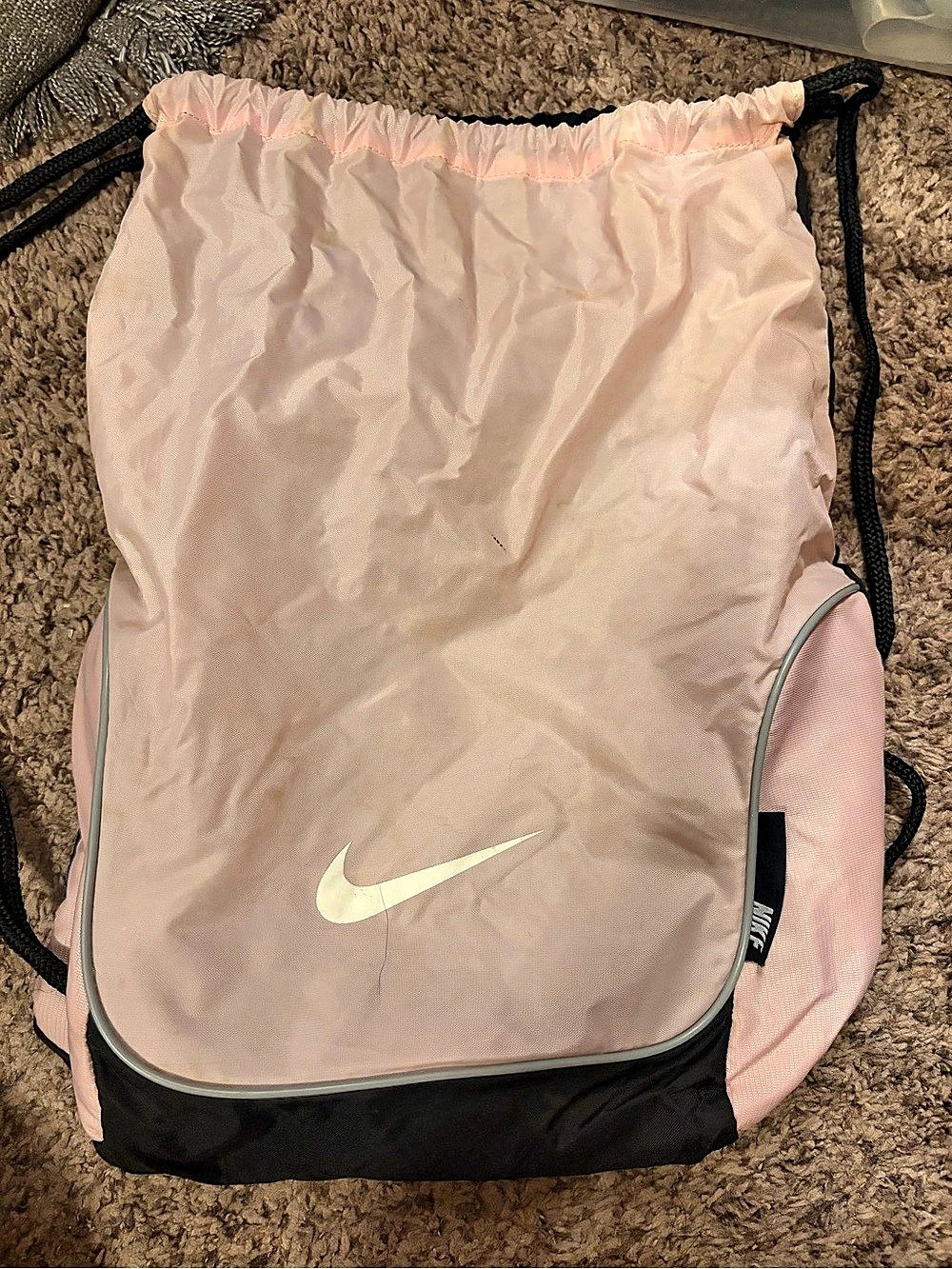 Nike Drawstring Gym Bag in Pink & Black